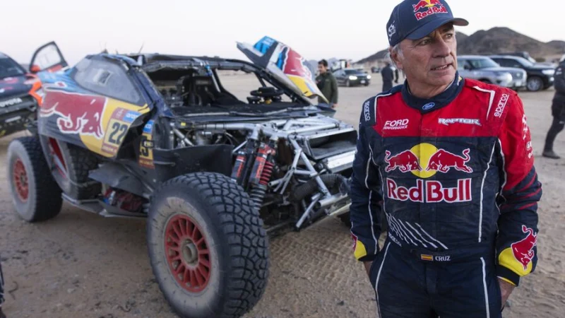 &laquo;Травм нет &mdash; вернусь к тренировкам&raquo;: Сайнс &mdash; об аварии на &laquo;Дакаре&raquo;