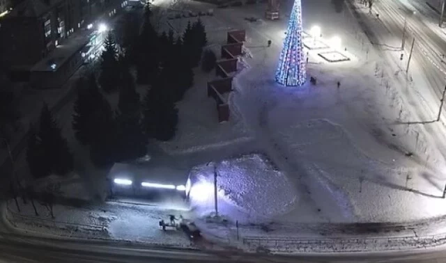  В Рыбинске &laquo;Опель&raquo; вылетел с дороги на остановку и сбил 12-летнего мальчика