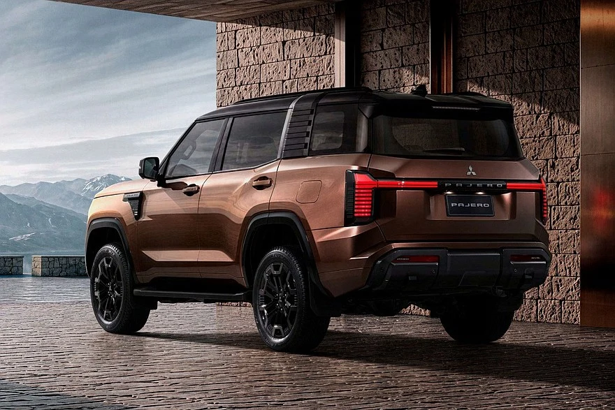 Новый Mitsubishi Pajero для Таиланда, топ-версия Mitsubishi Pajero Super Exceed