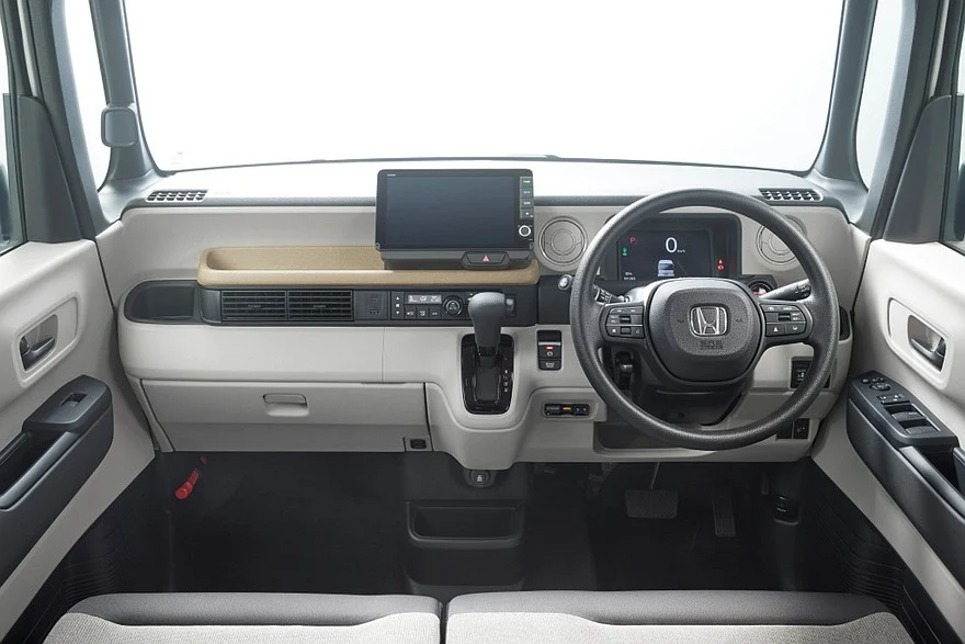 Базовый посвежевший Honda N-Box