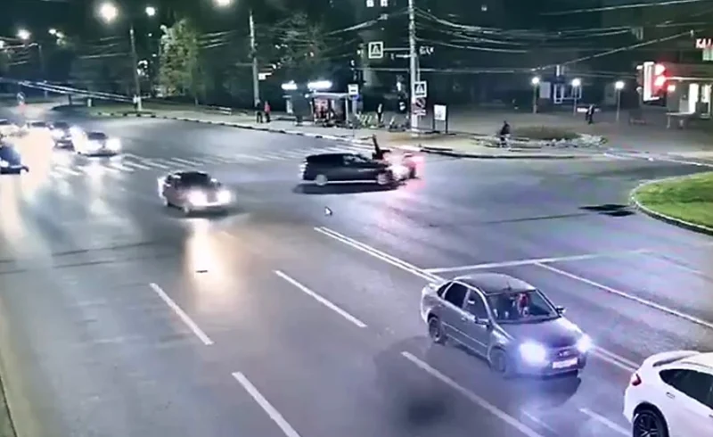  Мотоциклистка пострадала в результате ДТП на перекрестке в Чебоксарах