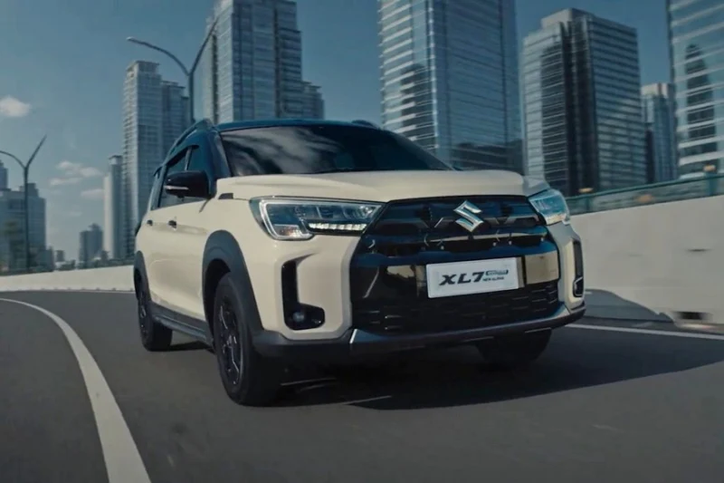 Рестайлинговый кроссвэн Suzuki XL7: более солидный облик и старая техника