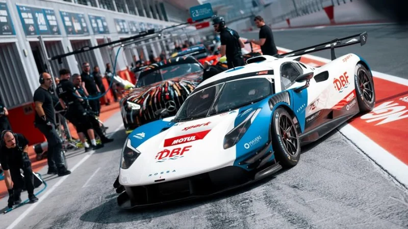 &laquo;Ждёшь, что обгоняемый автомобиль оставит место&raquo;: Русинов &mdash; об аварии Rossa в Дубае