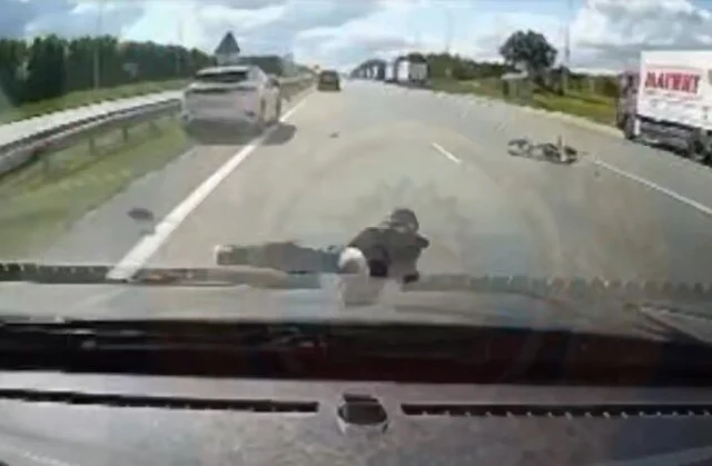  В Татарстане под колеса автомобиля попал 13-летний подросток на питбайке