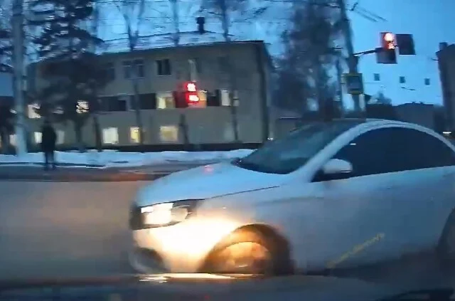  Конфликт на дороге в Чебоксарах. Кто кому должен был уступить?