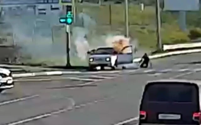  Автомобиль загорелся на ходу на одной из улиц Белгорода