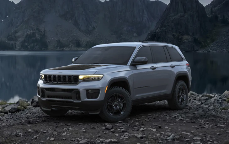 Jeep Grand Cherokee получил несколько обновок и слегка подорожал