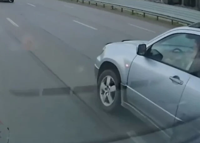  &laquo;Я же поворотник включил&raquo;: водитель не признал вину в ДТП в Красноярске