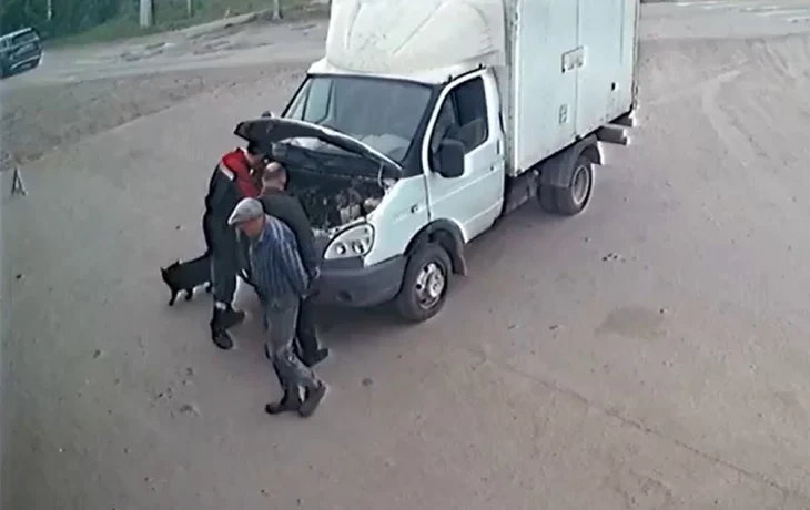  Момент ДТП в Волжском: водитель &laquo;Опеля&raquo; не справился с управлением и врезался в &laquo;Газель&raquo;