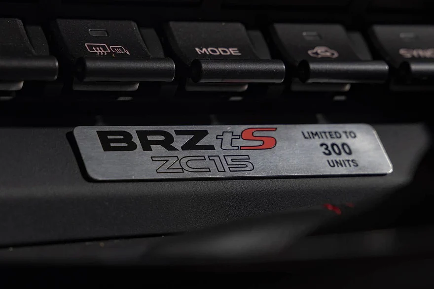 На фото: салон Subaru BRZ ZC15