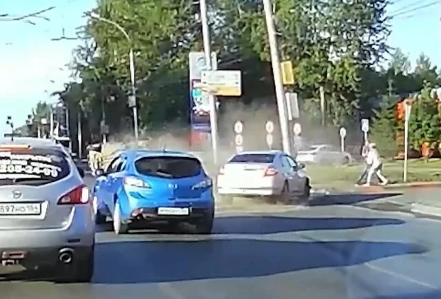  Автомобиль перевернулся в результате ДТП в Новосибирске