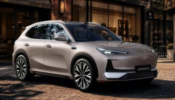 Обновлён Geely Galaxy E5, он же EX5 в России: богаче и мощнее, теперь с задним приводом