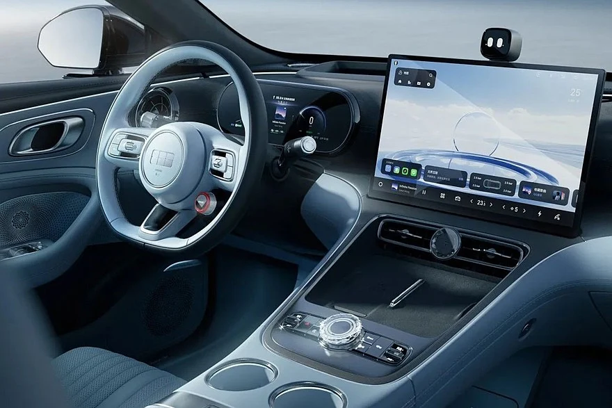 На фото: салон Geely Galaxy TT