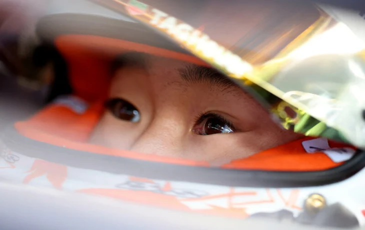 Хельмут Марко назвал причину аварии Юки Цуноды во второй тренировке