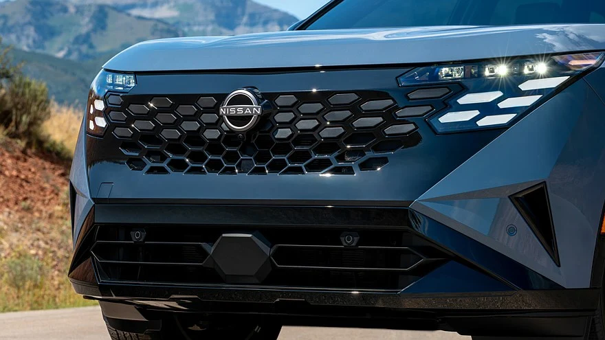 На фото: Nissan Rogue Hybrid