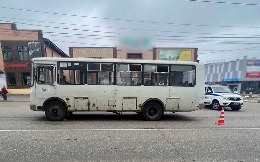 В Удмуртии водитель автобуса не заметил и сбил женщину