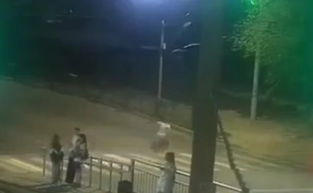  В Улан-Удэ женщина перебегала дорогу на красный и погибла под колесами внедорожника