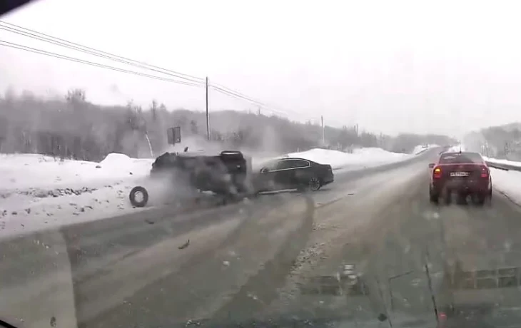  &laquo;Не справилась с управлением при обгоне&raquo;: женщина и младенец пострадали в ДТП под Мурманском