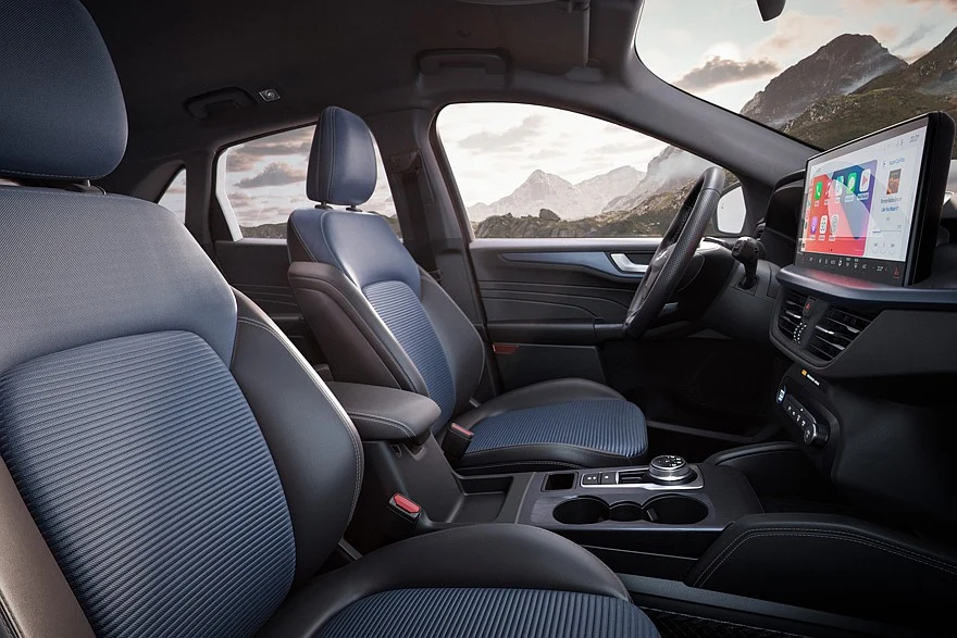 На фото: салон актуального кроссовера Ford Kuga