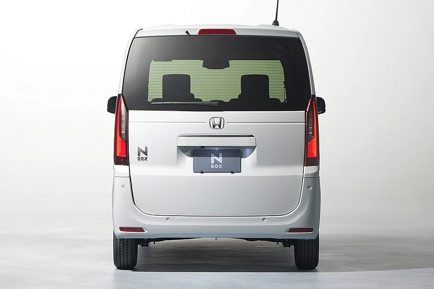 Базовый посвежевший Honda N-Box