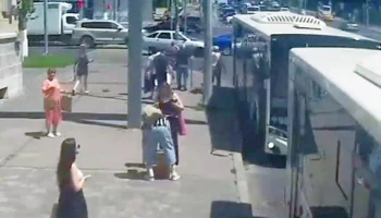 &laquo;Не удержалась на ногах и упала&raquo;: автобус наехал на пенсионерку в Волгограде