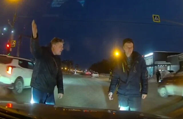  &laquo;Тут все так ездят&raquo;: Lexus и Toyota столкнулись на Ипподромской в Новосибирске