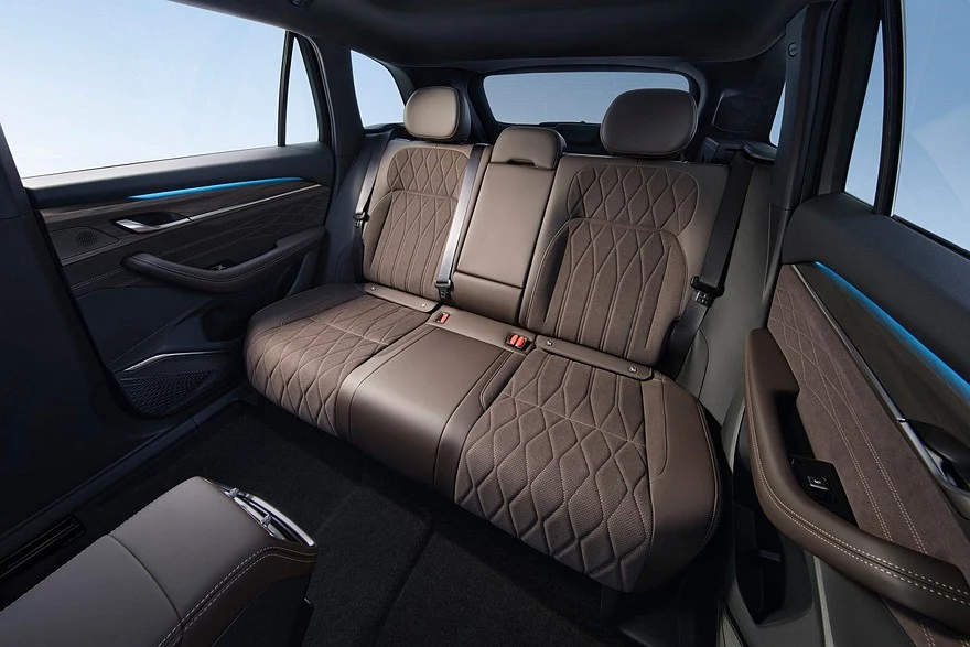 Глобальный Geely Monjaro EM-i