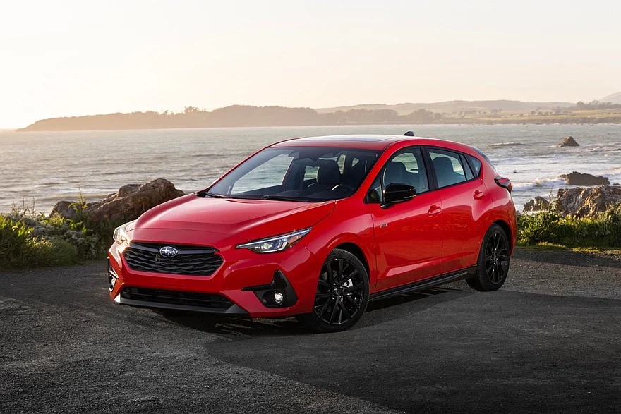 Фото базового хэтчбека компания не предоставила, так что любуемся на Subaru Impreza RS