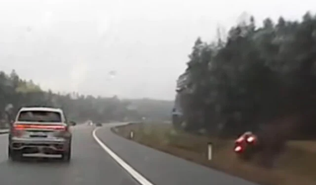  Кроссовер вылетел в кювет и перевернулся на трассе &laquo;Сортавала&raquo;