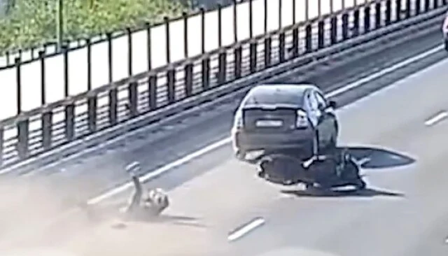  ДТП на СВХ в Москве: мотоциклист пытался проехать в междурядье