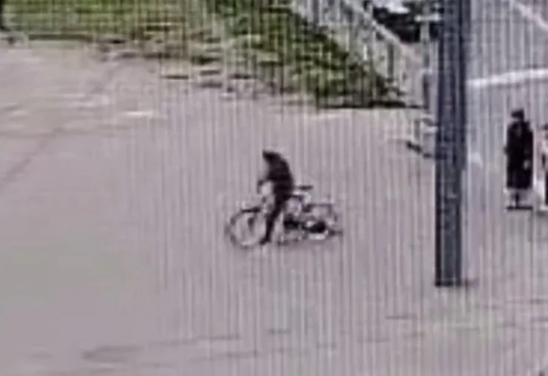  В Петербурге велосипедист сбил школьницу и скрылся