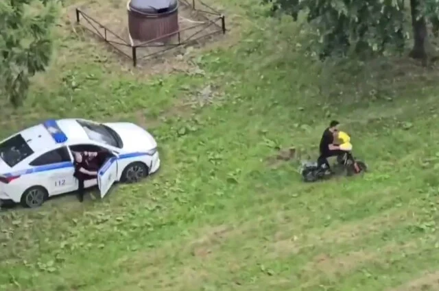  В Санкт-Петербурге полицейские устроили погоню за курьером на электровелосипеде