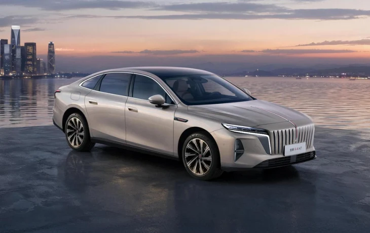 Седан Hongqi H7 нового поколения предложен с полным приводом