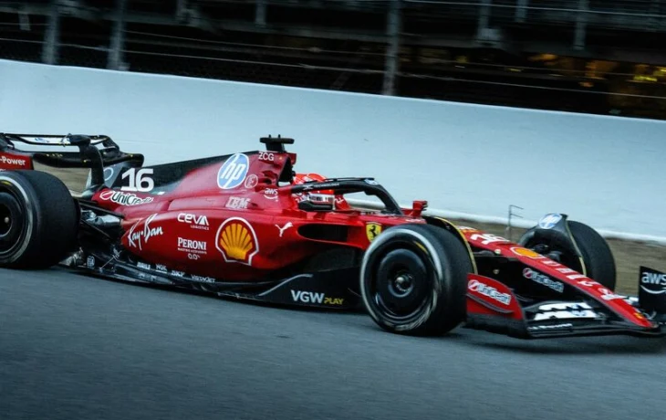 Ferrari отменила тесты Шарля Леклера из-за аварии Льюиса Хэмилтона