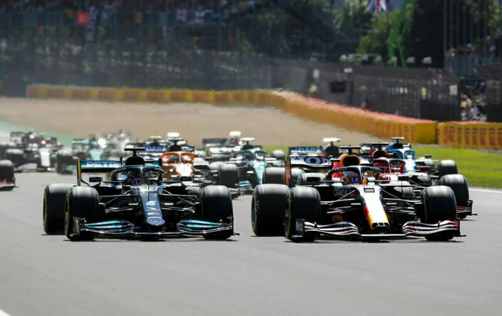 В Mercedes сожалеют о своих действиях после аварии Хэмилтона и Ферстаппена в Сильверстоуне-2021