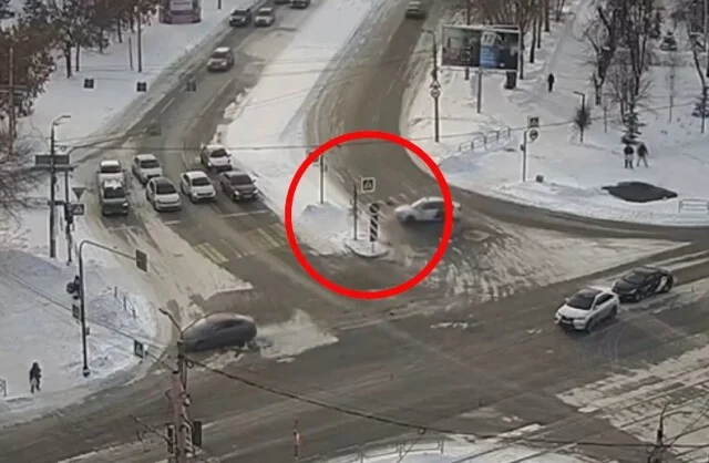  Мужчину и собаку выбросило на дорогу в результате ДТП в Челябинске