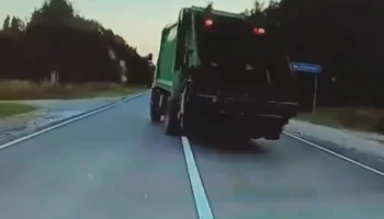  В Нижегородской области Hyundai вылетел на встречную полосу и столкнулся с мусоровозом