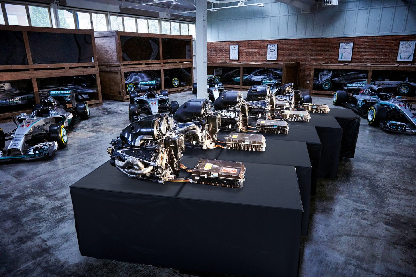 Силовая установка Ф1 2026 года: электрический довесок стал мощнее, а тяговая батарея способна вместить больший запас электроэнергии &copy; Mercedes