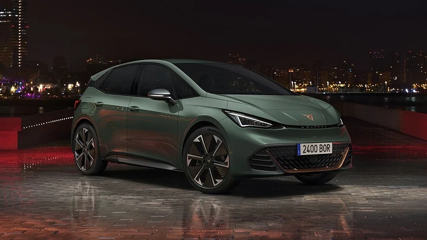 На фото: актуальный хэтчбек Cupra Born VZ