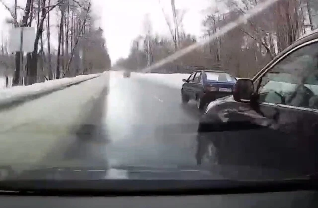  &laquo;Не посмотрел в зеркала и пошел на обгон&raquo;: три автомобиля столкнулись в Нижегородской области