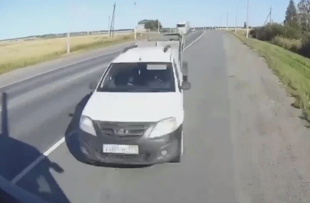  &laquo;Выехал на встречную полосу&raquo;: пассажир &laquo;Ларгуса&raquo; погиб в ДТП на трассе Челябинск &mdash; Новосибирск