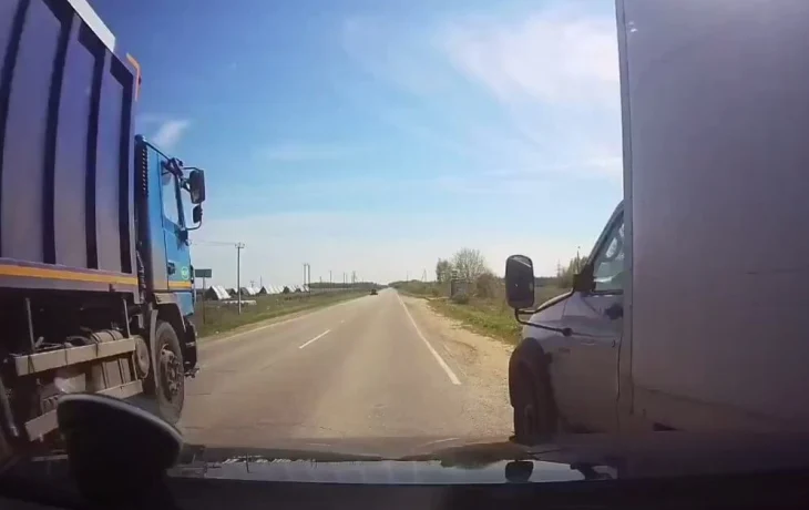  ДТП в Тульской области: водитель мусоровоза спровоцировал аварию, после чего уехал