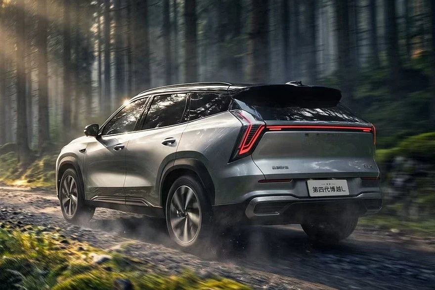 Бензиновый обновленный Geely Boyue L
