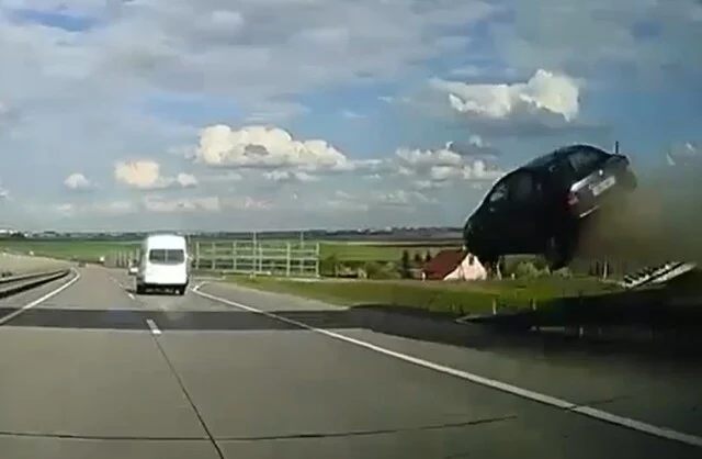  ДТП на трассе Минск &mdash; Борисов: водитель &laquo;Ситроена&raquo; уснул за рулем и вылетел с дороги