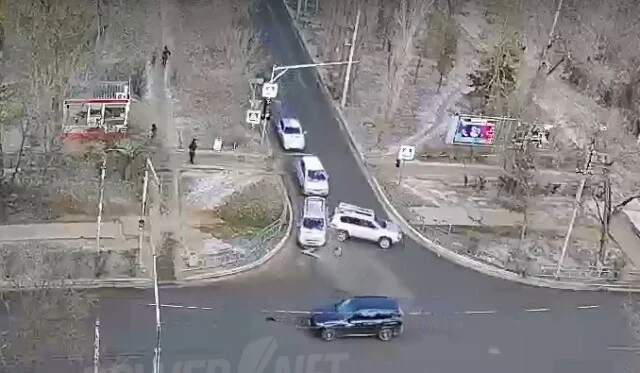  Авария в Волжском: водитель внедорожника выезжал со второстепенной, но не проскочил