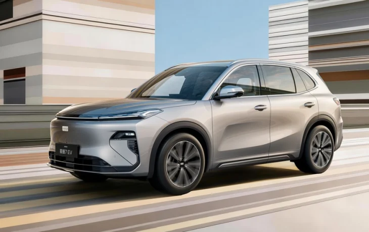 Geely Galaxy Starship 7, который знаком россиянам: новая версия предложена сразу со скидками