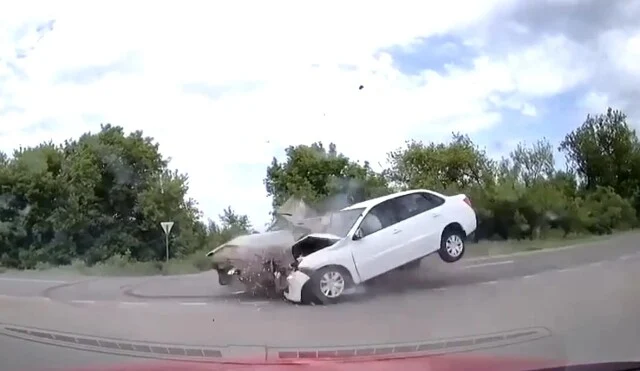  &laquo;Выезжали с кладбища&raquo;: два автомобиля столкнулись на трассе в Мордовии