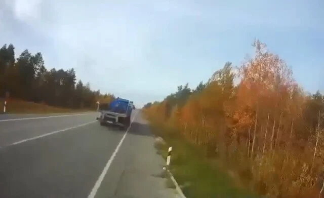  Неизвестный предмет прилетел в голову дальнобойщику на трассе Сургут — Когалым
