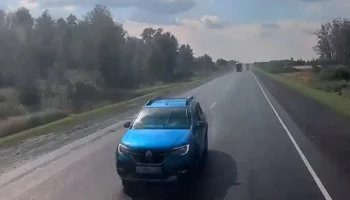  Отвлеклась на детей или уснула? Женщина за рулем Renault врезалась во встречную фуру на трассе Т