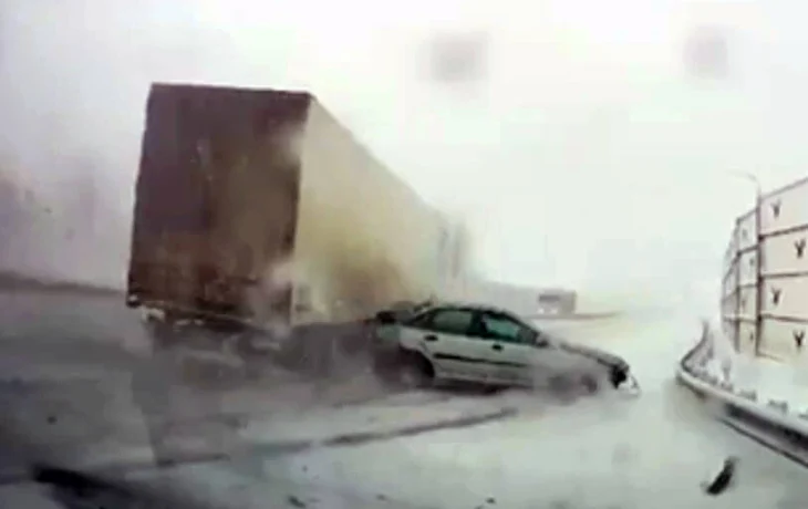  Массовое ДТП в Белоруссии: фура сбила стоящих на дороге людей